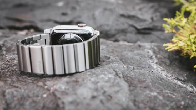 apple watch バンド チタン 魅力