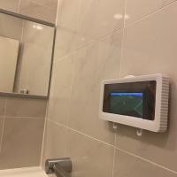 お風呂でも動画を安心して楽しめる、壁掛け防水スマホケース『MagicBox』